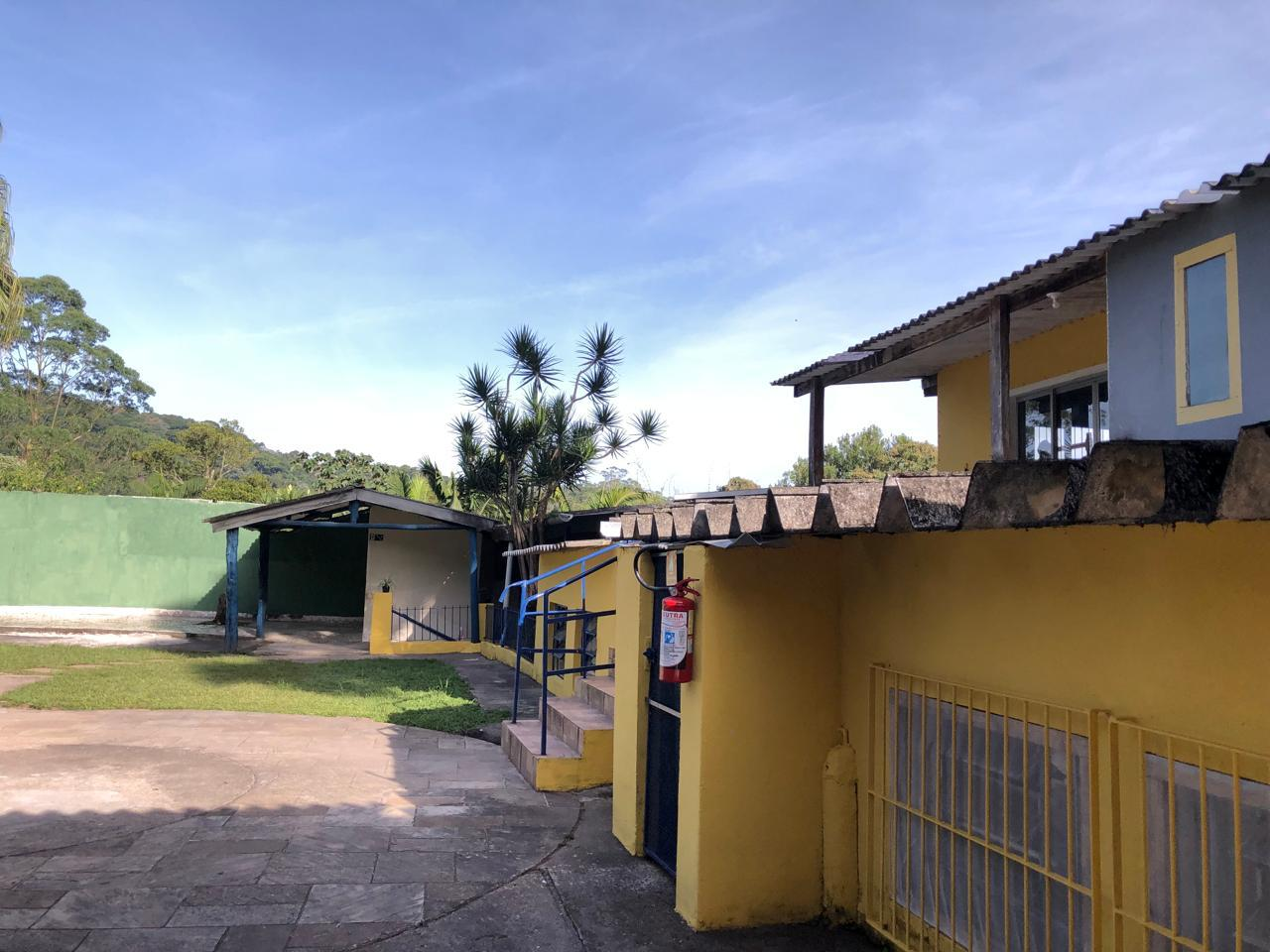 Entrada e pátio interno